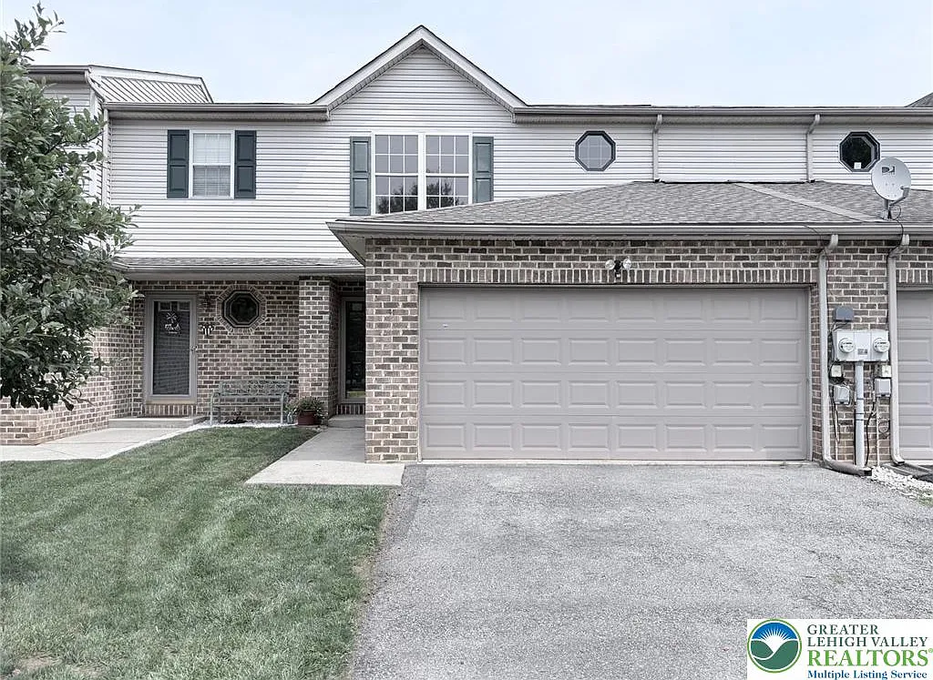 3 bed, 2.5 bath, 2142 sqft, $2,590 — Photo 1