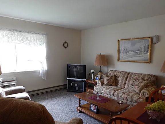 3rd image of 114 Green Ave #5378e442d