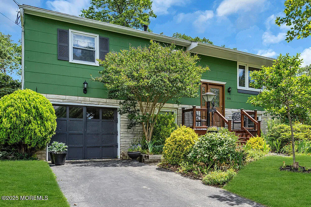 1114 Dell Street photo 1