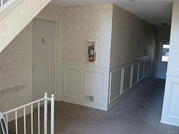 5th image of 548 E Fox Hills Dr #1