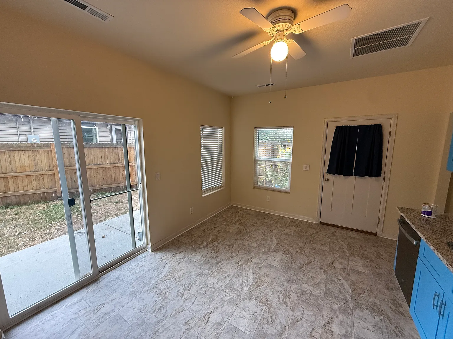 2 bed, 570 sqft, $1,850 — Photo 2