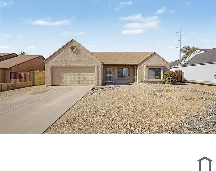 1118 E Utopia Rd — Photo 1