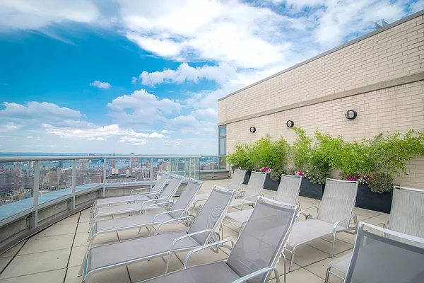 Rented by Greystar | media 15