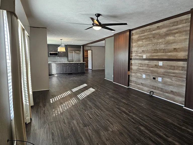 3434 Laguna Dr — Photo 10