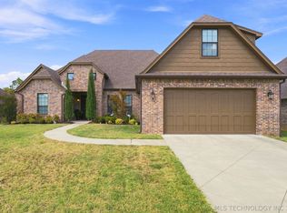 17 E 32nd St, Sand Springs, OK 74063