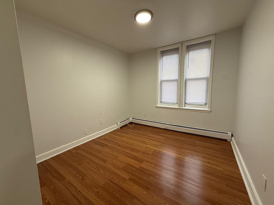 1st image of 25-27 E 17th St #1