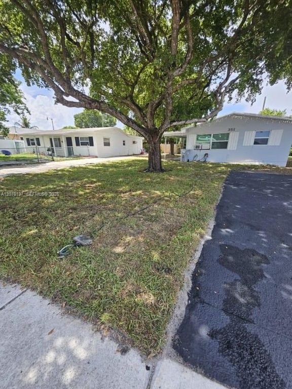 351 NE 25th Ct, photo 3