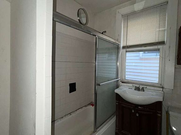 4th image of 64 Wade St #2A