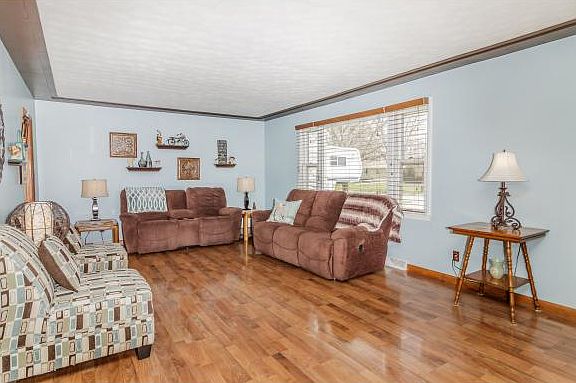 3rd image of 1416 Annis Ave
