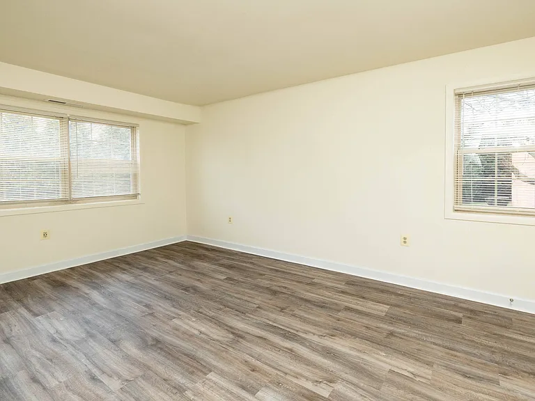 Seminary Roundtop Apartments — Photo 13
