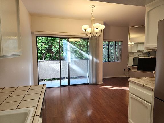 3rd image of 17914 Magnolia Blvd Unit 202