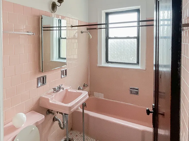 2542 W Summerdale Ave #3R — Photo 4
