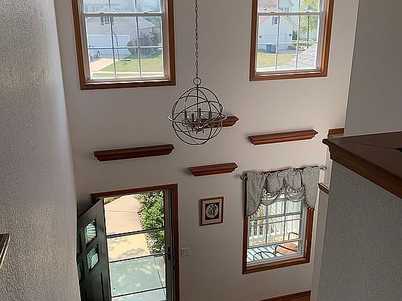 4th image of 1349 Logan Ln