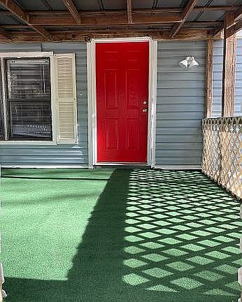3rd image of 144 Leslie Cir
