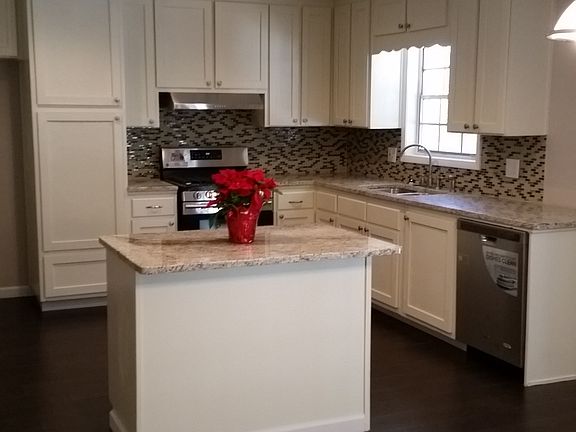 5th image of 3325 Lyndon Dr