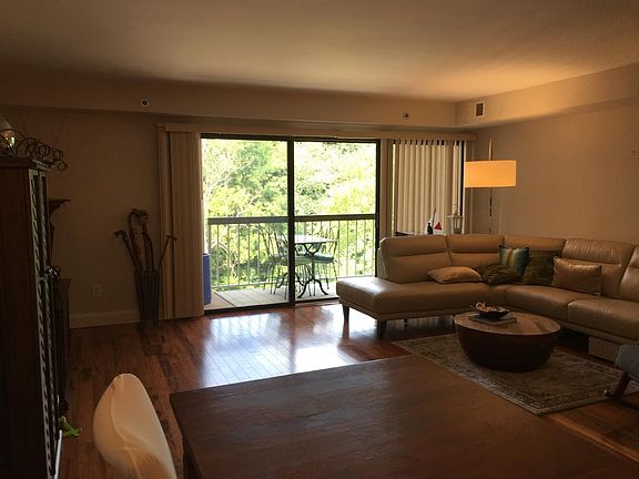 3rd image of 1704 N Park Dr APT 315