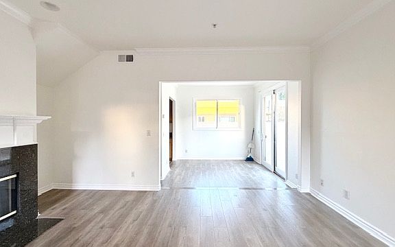 3rd image of 448 S Oak Knoll Ave Unit 6