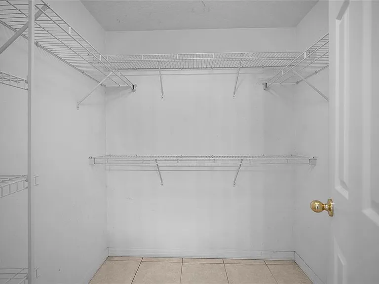 265 Jocelyn Dr — Photo 33