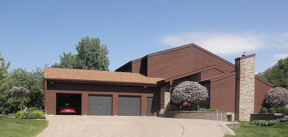 2nd image of 1411 N Wood Ave