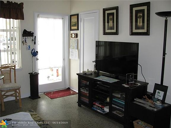 5th image of 518 SW 11th St