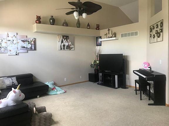 5th image of 863 Karen Dr