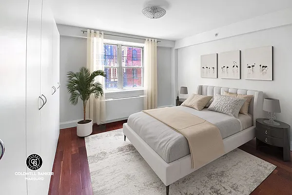 Rented by Coldwell Banker Warburg | media 18