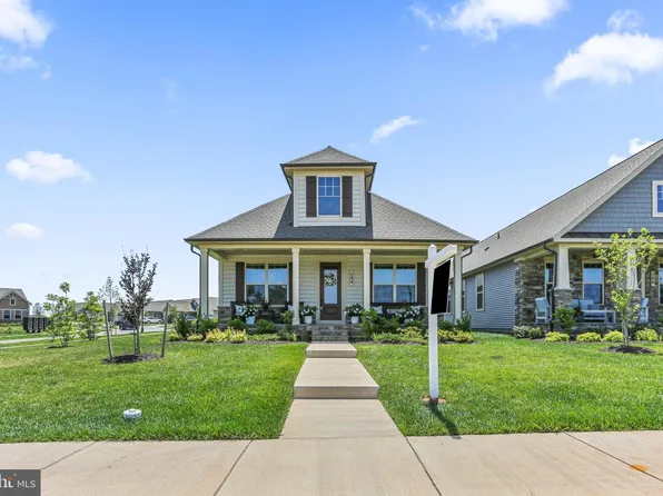 384 Crown Point Dr, Frederick, MD 21702