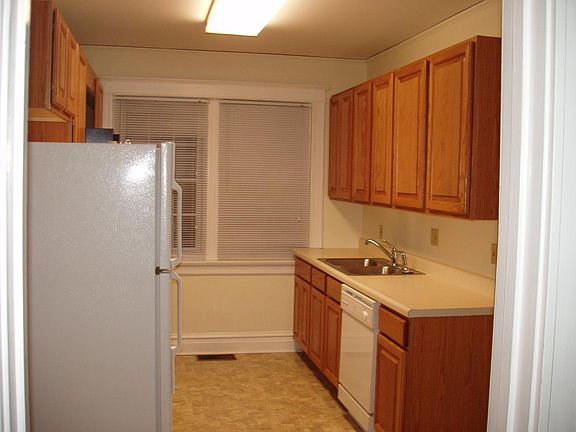3rd image of 7390 Norwood Ave APT 2E