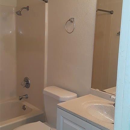 5th image of 1753 Creekview Dr #1755