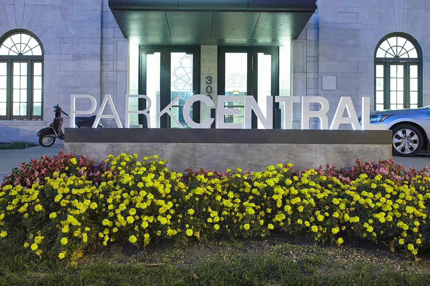 Park Central — Photo 3