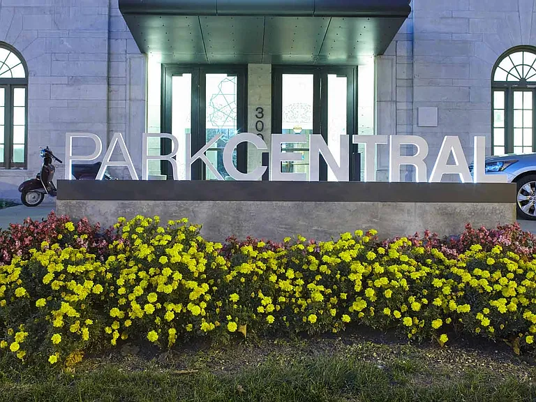 Park Central — Photo 3
