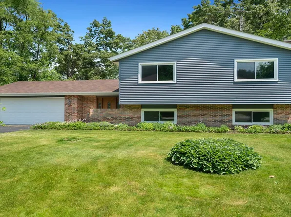 13837 Beaver Dr, Roscoe, IL 61073