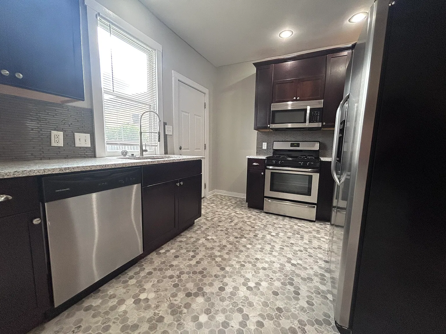 2 bed, 900 sqft, $1,725 — Photo 4
