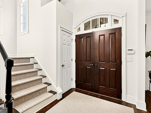 4th image of 16 Conifer Cir NE