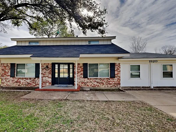1920 Charleston Dr, Bedford, TX 76022