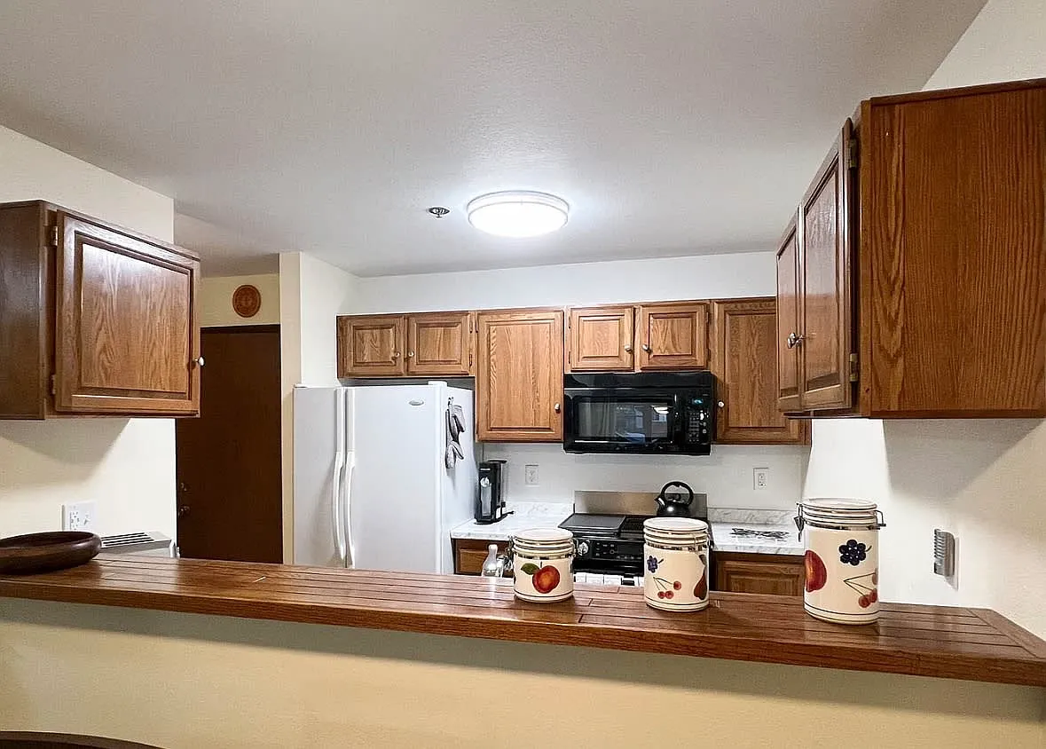 2 bed, $1,600 — Photo 4