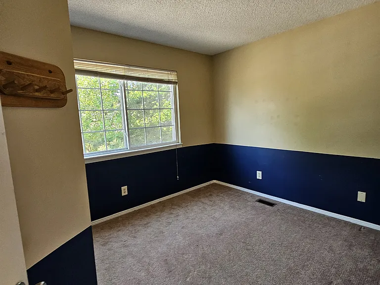 526 Longfellow Ln — Photo 6