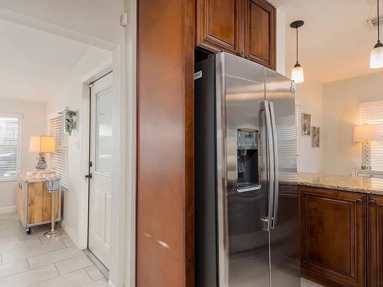 2407 S Harold Ave — Photo 7