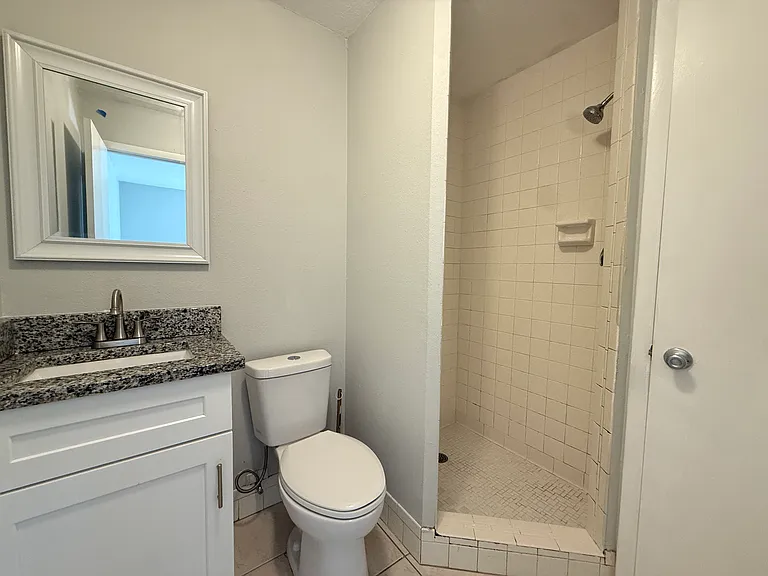 1337 NE 16th St — Photo 11