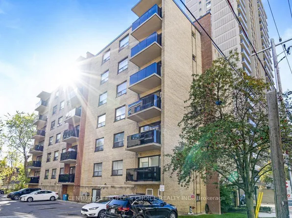 839 Roselawn Ave #202, Toronto, ON M6B 1B5