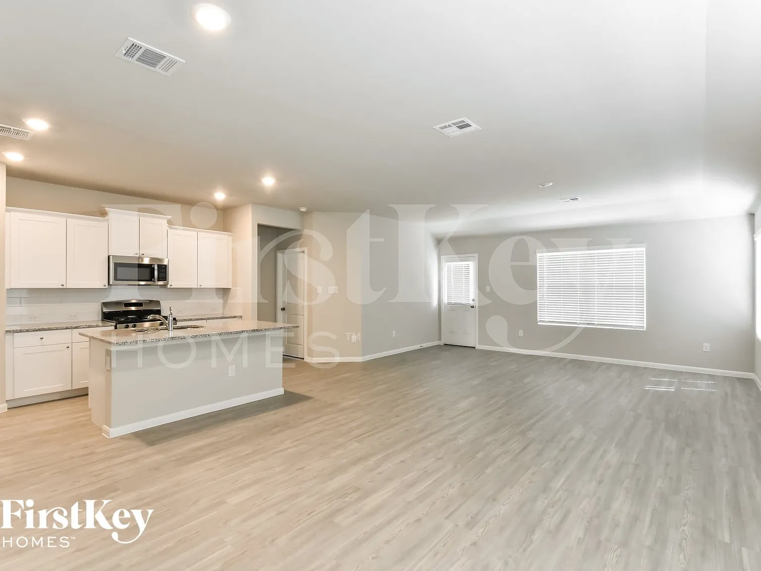 4 bed, 2.5 bath, 1910 sqft, $1,920 — Photo 3