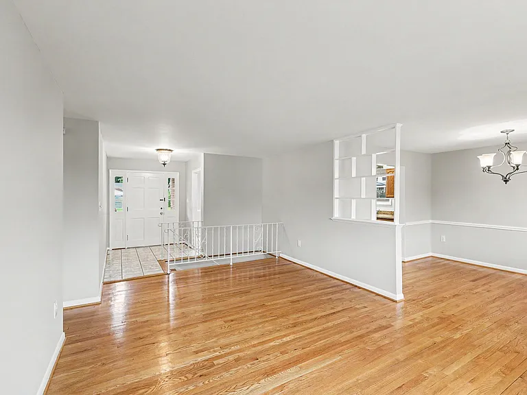 7014 Dower House Rd — Photo 6