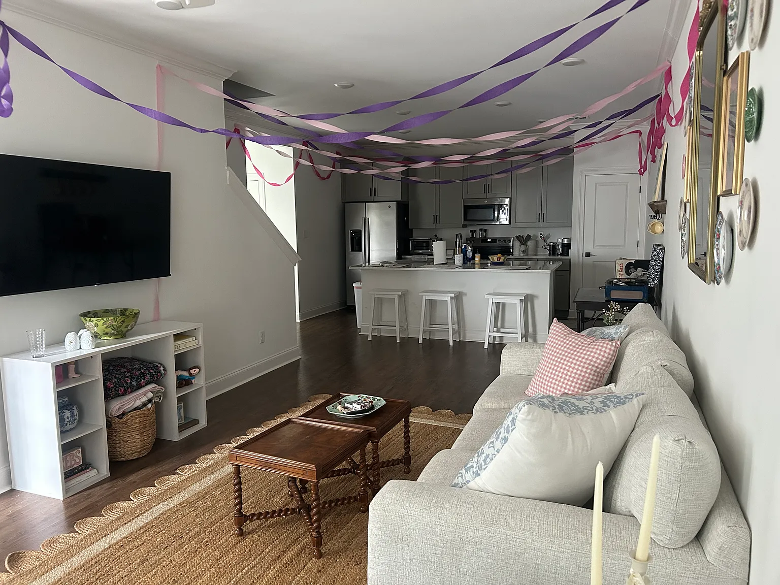 3 bed, 3.5 bath, 1800 sqft, $3,150 — Photo 2