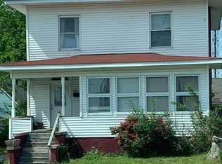 104 E Walnut St, Harrisburg, IL 62946