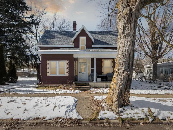 204 S Oak St, Buchanan, MI 49107