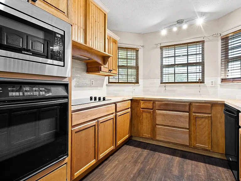 2407 Hidden Valley Dr — Photo 6