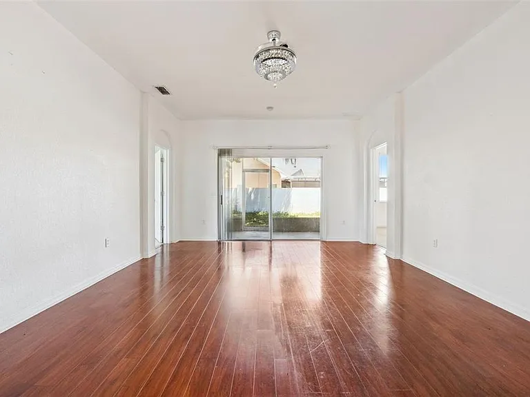 7055 Heatherbrook Dr — Photo 5