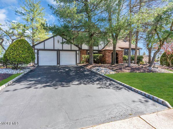 28 Pheasant Drive, Marlboro, NJ 07746