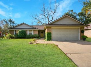 121 Bougainvillea St, Lake Jackson, TX 77566