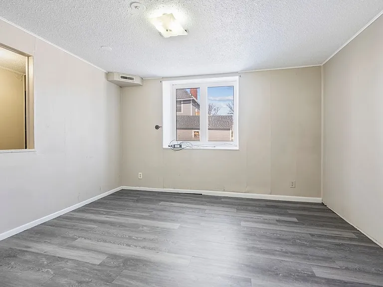 2314 Walnut St — Photo 10